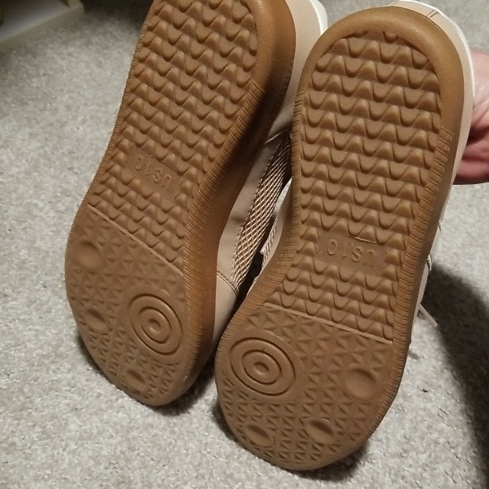 NWOT. Tan and White Sneakers Size 10 - Picture 5 of 5